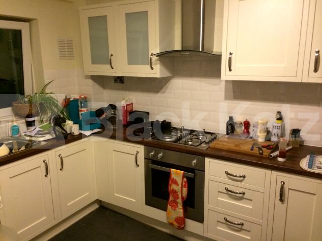 			NEW INSTRUCTION, 4 Bedroom, 1 bath, 1 reception Apartment			 Victoria Drive, Southfields